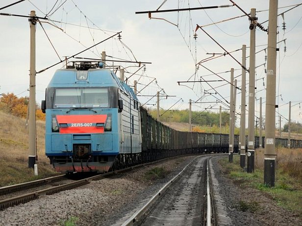 В Луцке товарный поезд насмерть сбил школьницу в наушниках