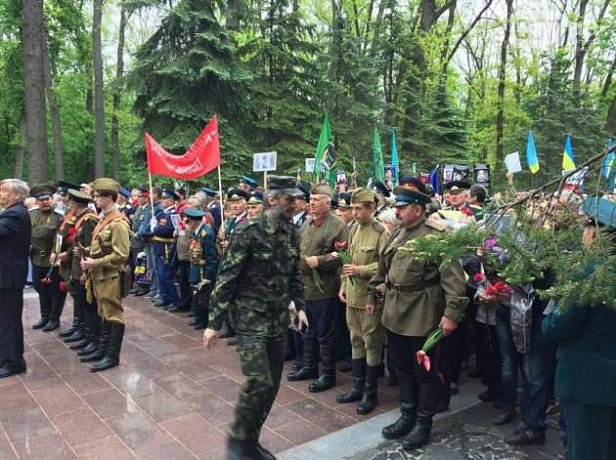 9 мая в Киеве: "Бессмертному полку" пригрозили "теплым" приемом