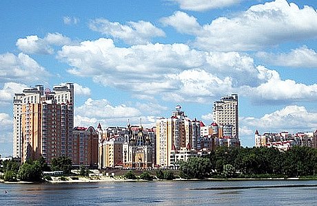 Стоимость квартир в гривнах падает по всему Киеву