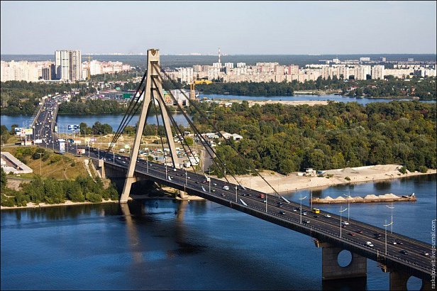 Стало известно, как хотят переименовать Московский мост в Киеве