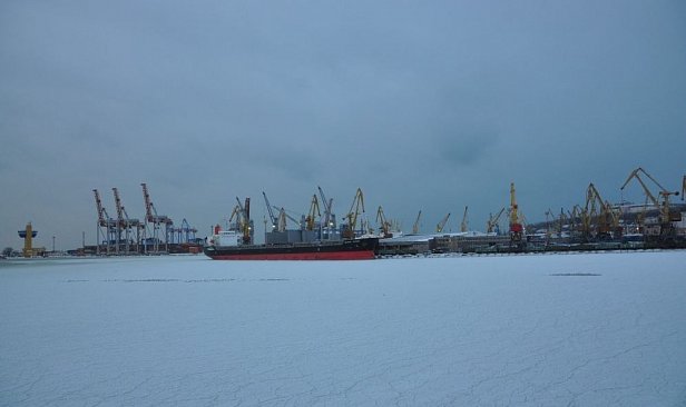 Морские порты Украины из-за непогоды работают с ограничениями 