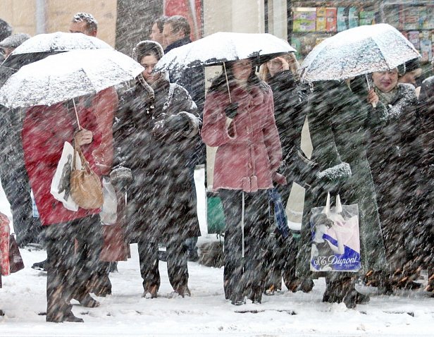 КГГА: в столице ожидается снег и гололед
