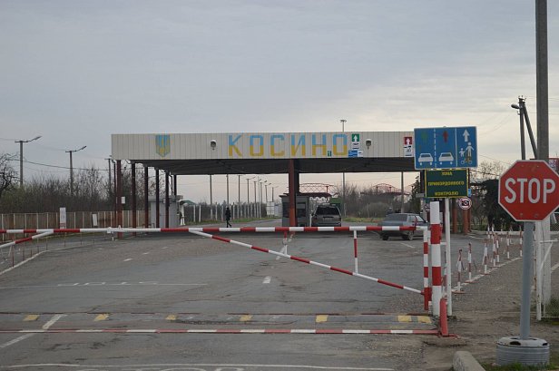 На фото КПВВ «Косино» на границе с Венгрией