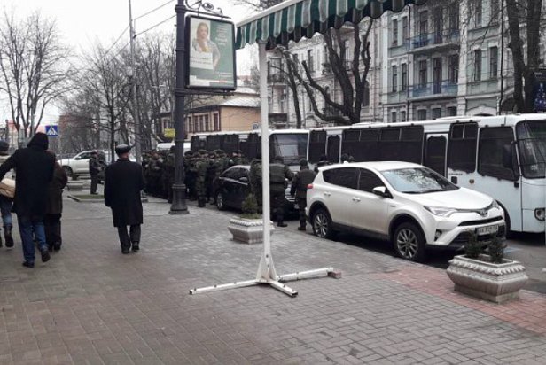 В центр Киева стянули полицию: что происходит?