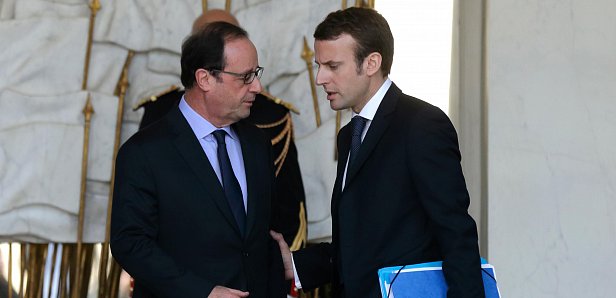 На фото  - Эммануэль Макрон и Франсуа Олланд