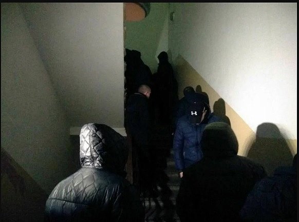 Появились фото Труханова в “клетке”, в Киев нагнали одесских титушек: плед несите