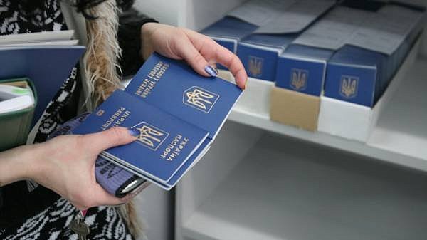 Коллапс с загранпаспортами: украинцам сообщили причины