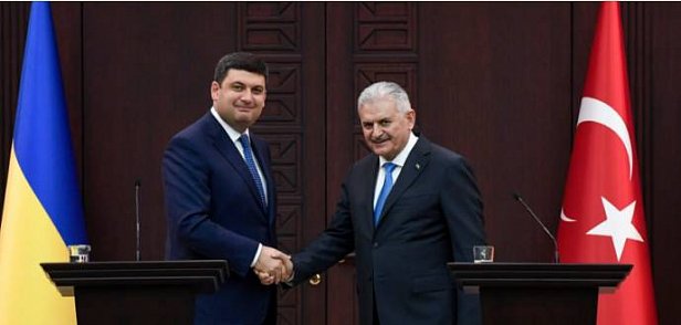 На фото премьер-министры Украины и Турции Владимир Гройсман и Бинали Йылдырым