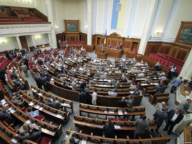 Рада проголосовала за отмену пенсионного сбора с обмена валюты