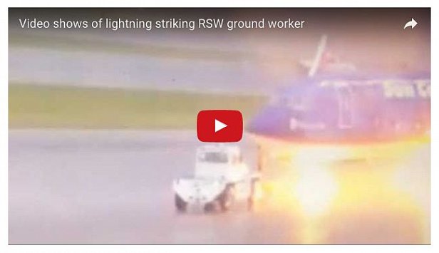 Удар молнии в работника американского аэропорта попал на видео