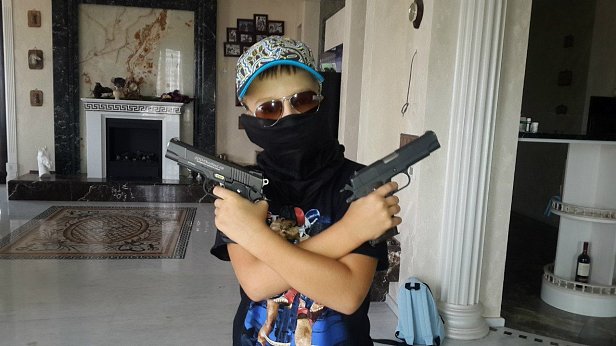 С пистолетами в руках: сын Геращенко стал соучастником убийства (фото)