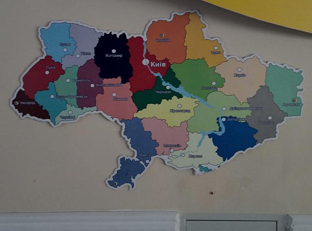 На фото  - карта Украины без Крыма