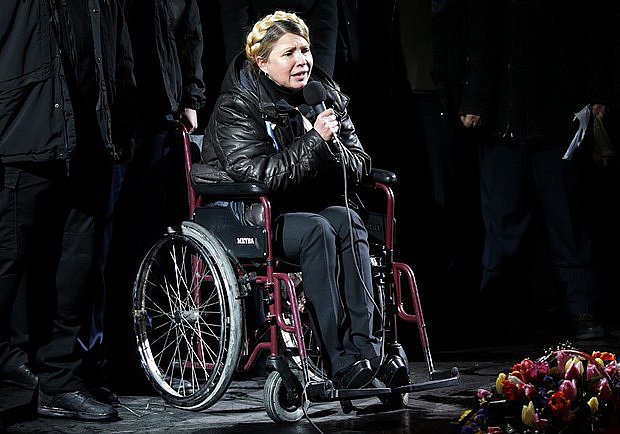 Четыре года войны, 10 тыс. погибших: появилось видео счастливой Тимошенко рядом с послом РФ