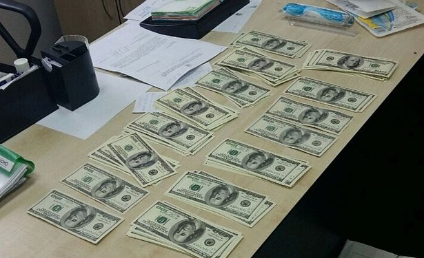 Глава полтавской РГА задержан при получении взятки в 23 тысячи долларов