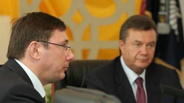 На фото Юрий Луценко и Виктор Янукович в 2006 году