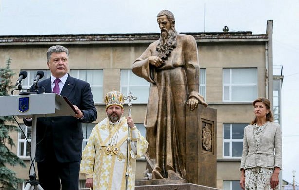 Порошенко открыл во Львове памятник митрополиту Шептицкому