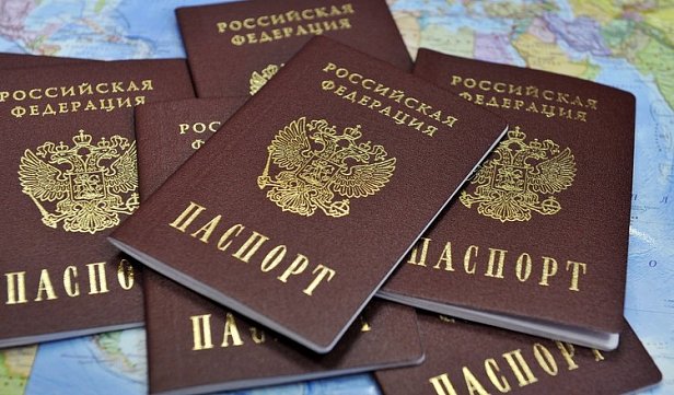 На фото - паспорт гражданина РФ