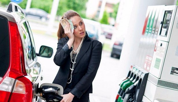 На украинских АЗС взлетели цены на бензин и дизтопливо