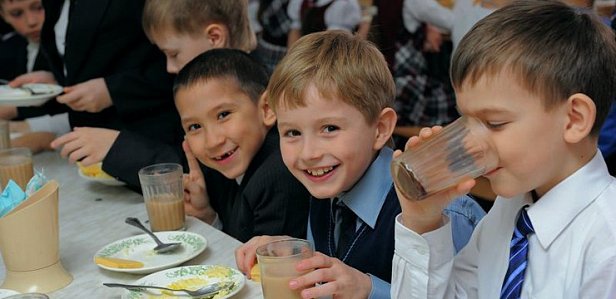 В Украине хотят лишить бесплатного питания учеников младших классов