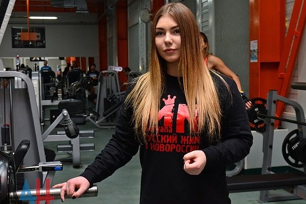 "Весь в свастике": чемпионка ДНР спрятала Ленина на даче