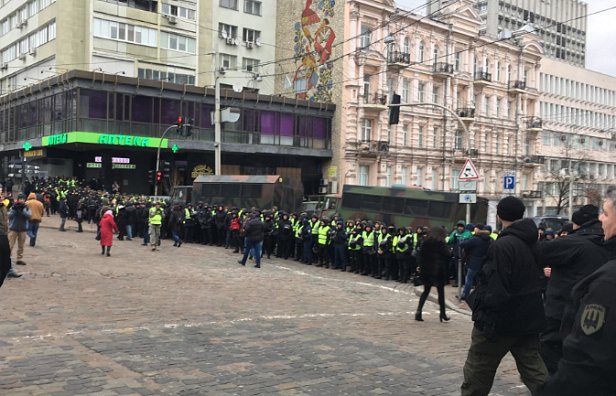 В центр Киева стянули 2 тысячи полицейских и военных: что происходит