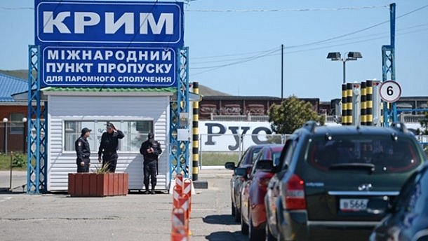 Стало известно, почему россияне сворачивают блокпосты на границе с Крымом