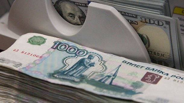 Центробанк России: рубль продолжит падение