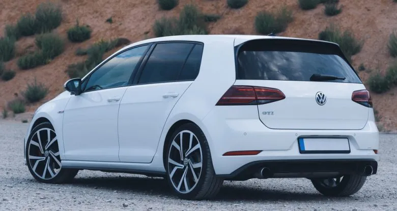Импорт подержанных авто в Украину снизился на 16%. Volkswagen Golf удерживает лидерство