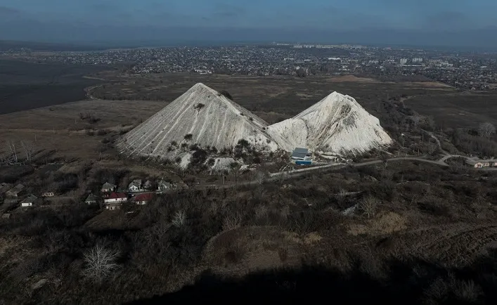 Україна уже чотири роки співпрацює з ЄС у сфері розробки корисних копалин: відповідь ЄК на чутки щодо угоди з Україною.