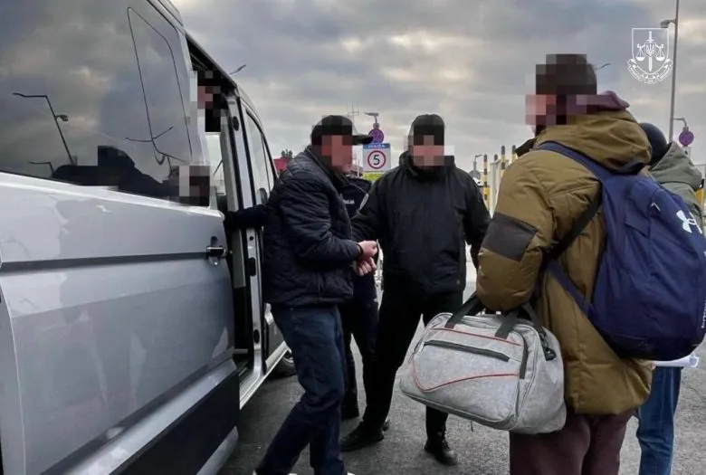 Германия выдала Украине сбежавшего от следствия чиновника налоговой