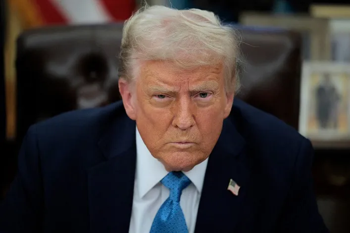 Трамп обурений через Путіна і погрожує санкціями щодо російської нафти.