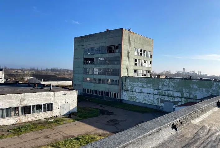 В Україні продають сироробний комбінат та трубний завод.