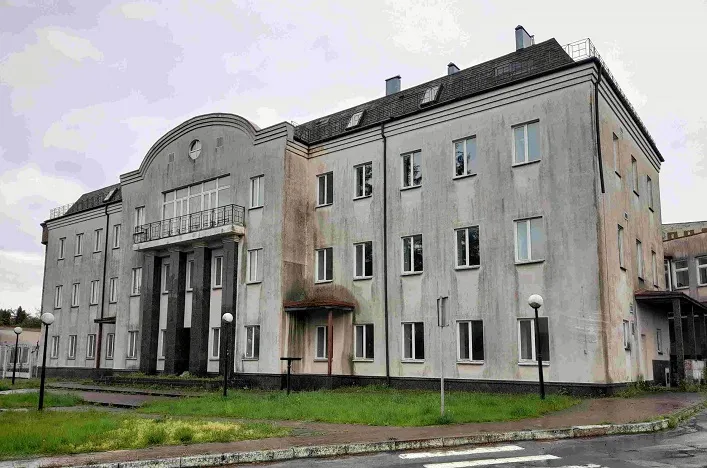 Україна повторно виставила на продаж "Нафтохімік Прикарпаття" та комбінат "Будфарфор". Коли та за скільки продаватимуть?