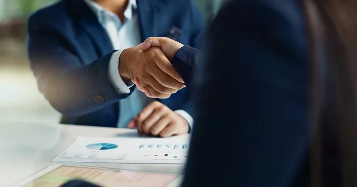 Світовий ринок злиттів і поглинань зріс на 10%, попри торгівельну турбулентність та геополітичну напругу.
