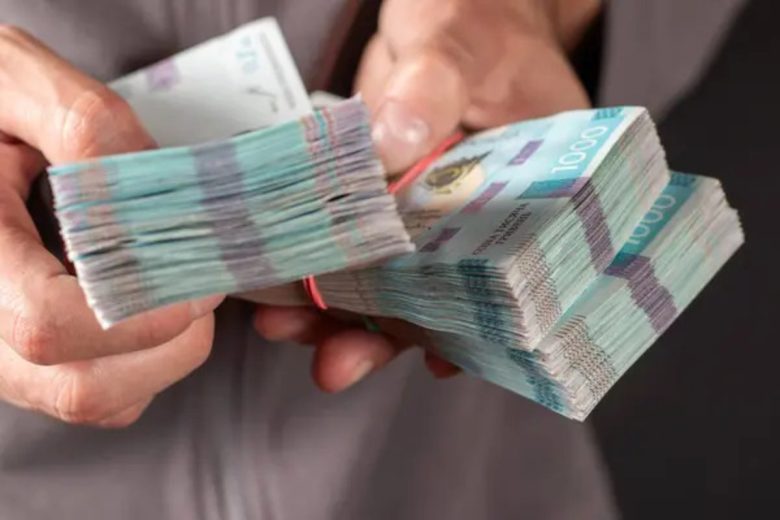 Біткоїн впав нижче 72 000 доларів: причини обвалу і реакція ринку